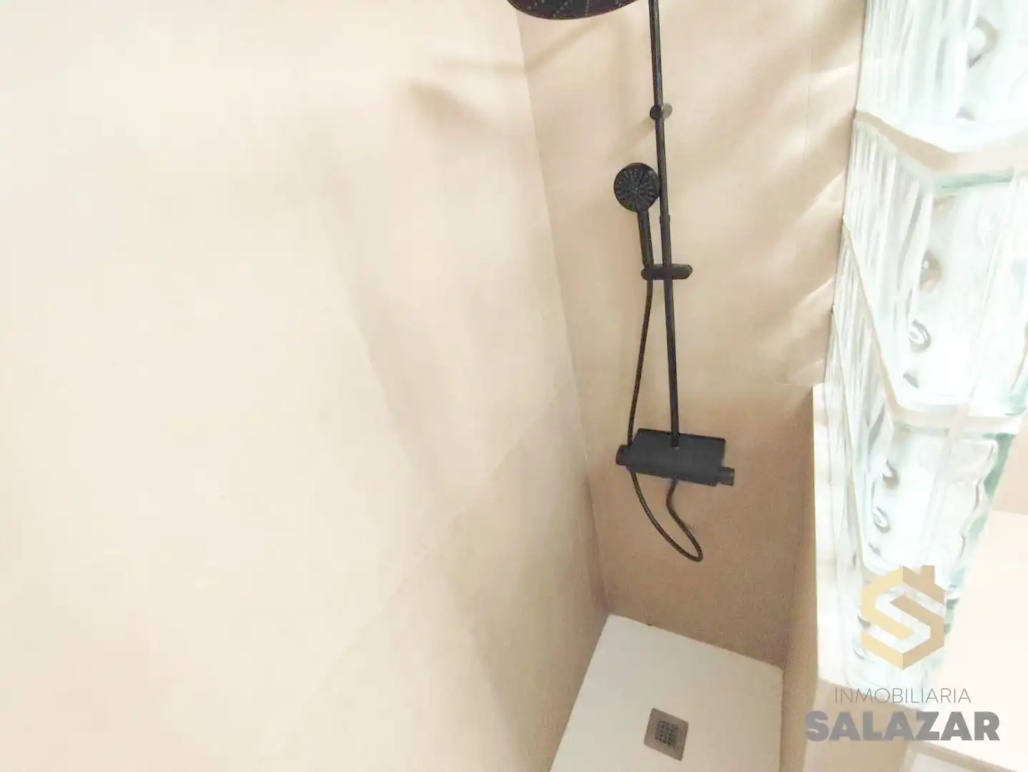 Badezimmer von Wohnungen zum Verkauf in Bilbao  mit Heizung