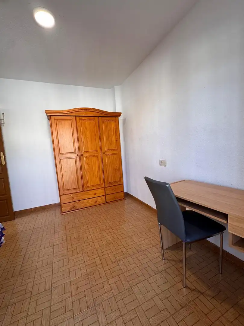 Schlafzimmer von Wohnung zur Miete in Granada mit Möbliert