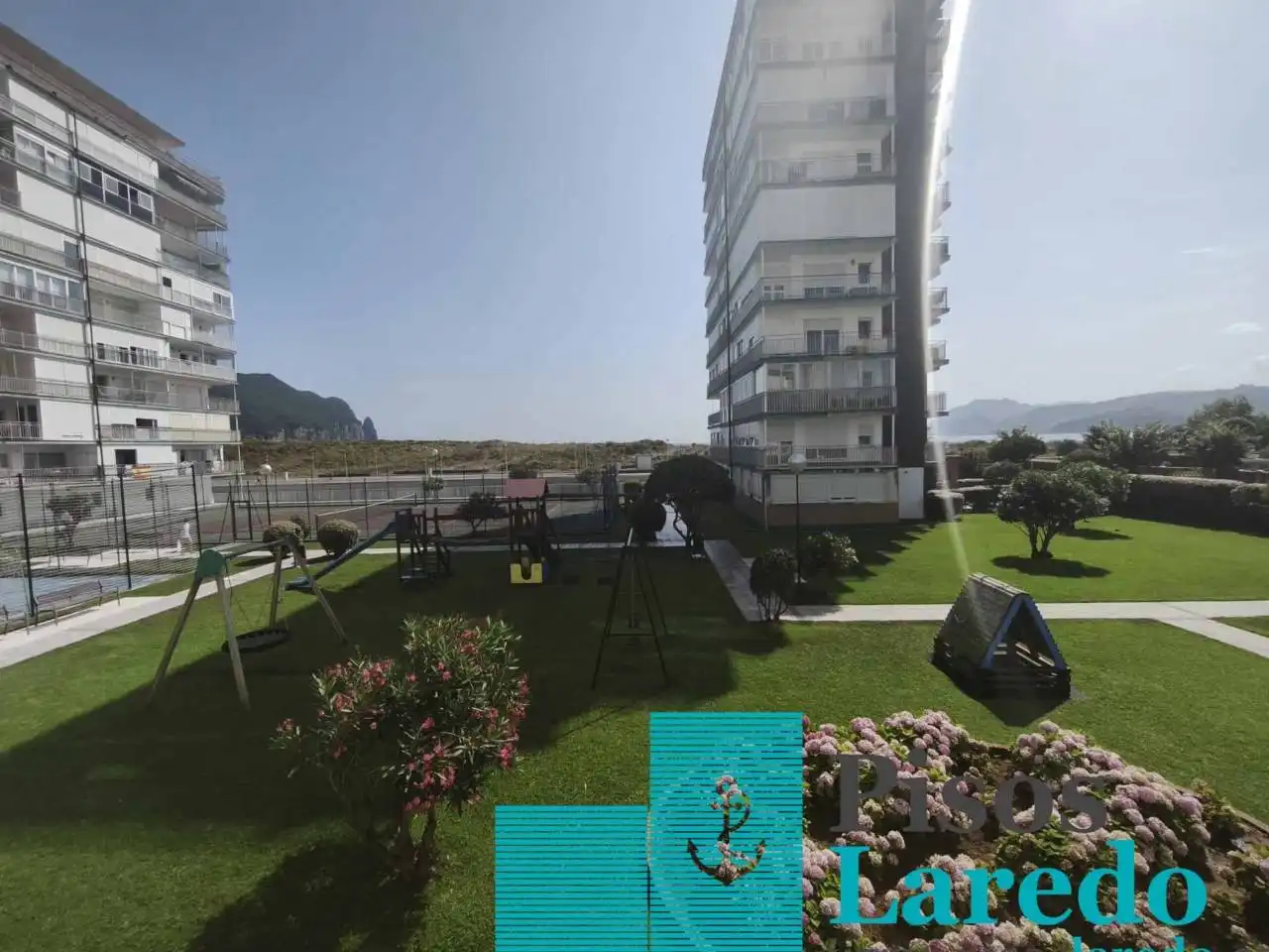 Vista exterior de Piso en venta en Laredo
