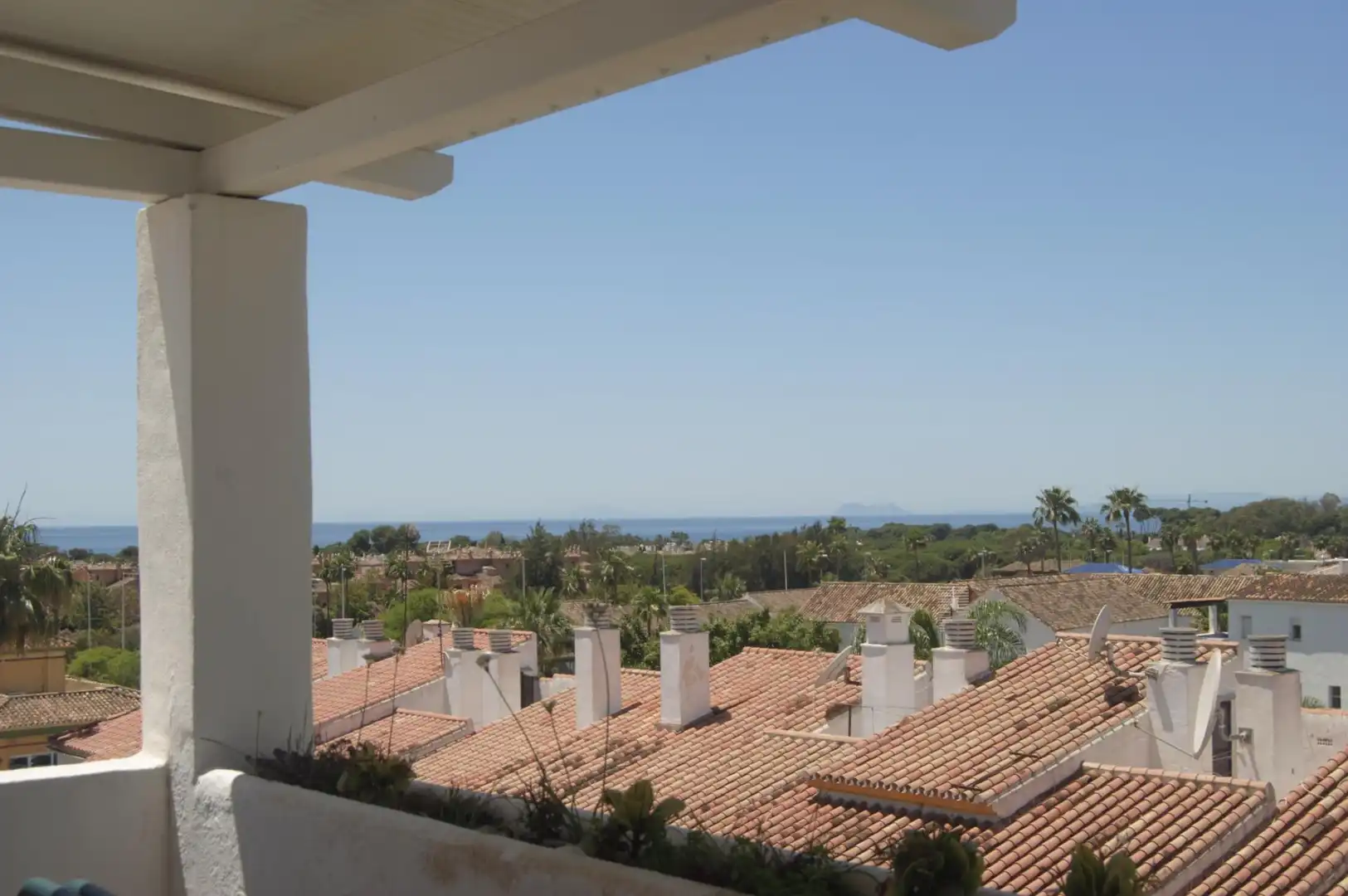 Vista exterior de Ático en venta en Estepona con Jardín privado y Piscina comunitaria