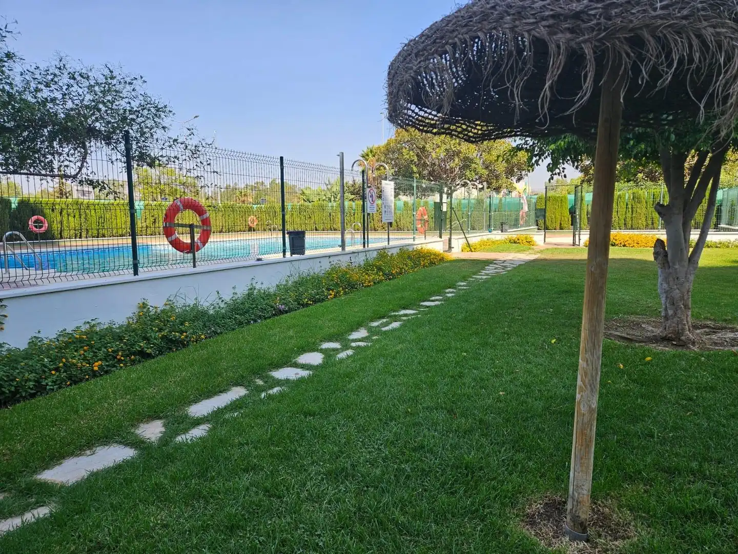 Schwimmbecken von Wohnung zum Verkauf in Málaga mit Klimaanlage, Privatgarten und Balkon