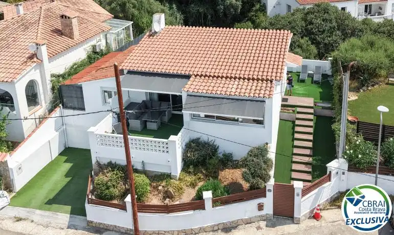 Vista exterior de Casa o chalet en venta en Roses con Aire acondicionado, Calefacción y Piscina