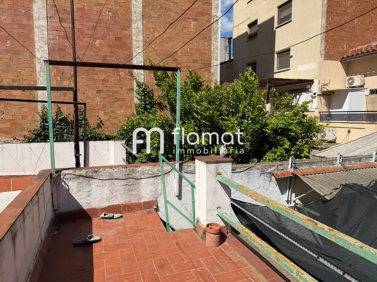 Vista exterior de Planta baixa en venda en Montcada i Reixac amb Terrassa