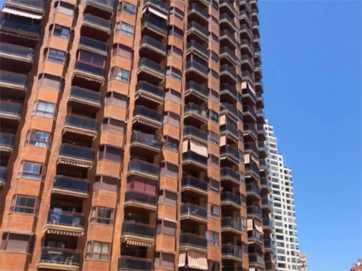 Außenansicht von Wohnungen zur Miete in Benidorm mit Klimaanlage, Schwimmbad und Balkon