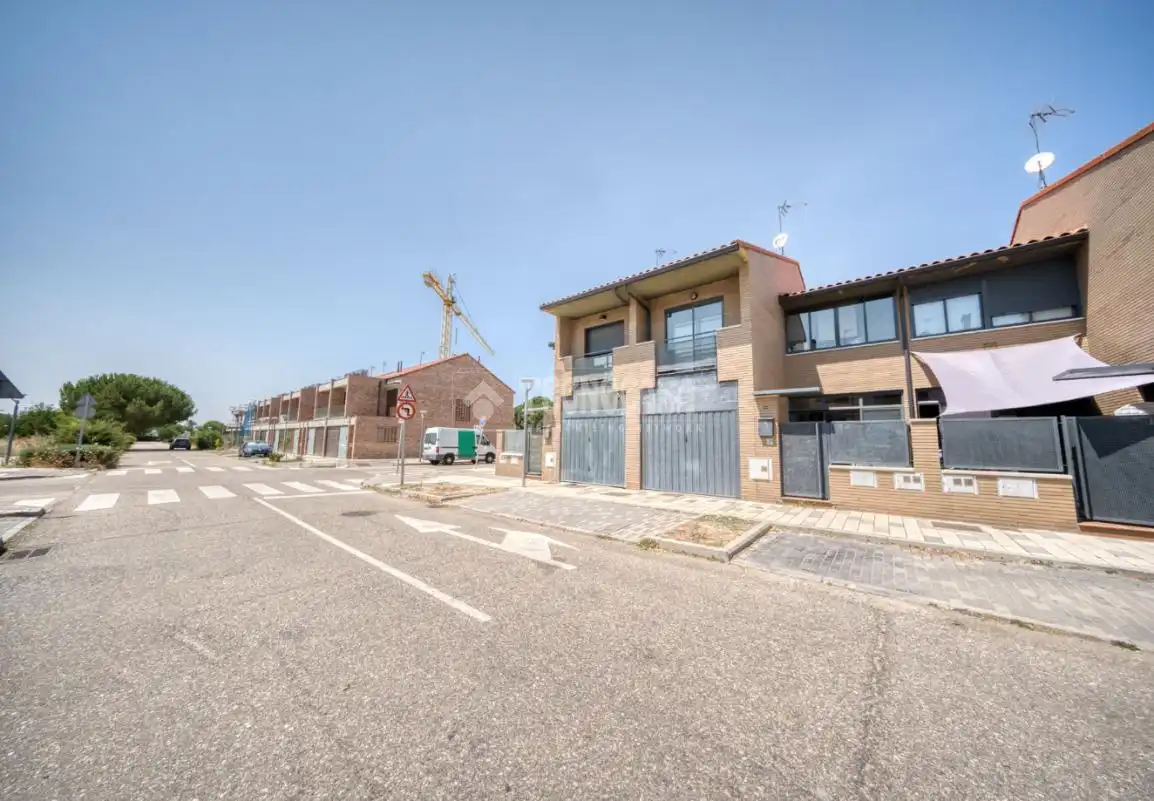 Casa adosada en venta en Laguna de Duero