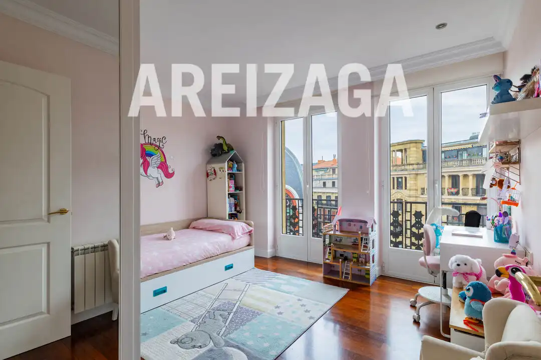 Habitación de Piso en venta en Donostia - San Sebastián  con Calefacción, Terraza y Trastero