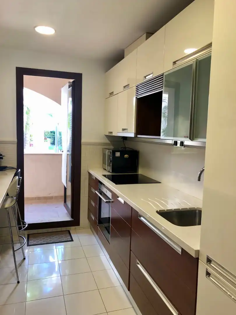 Cocina de Planta baja de alquiler en Marbella con Aire acondicionado, Calefacción y Terraza