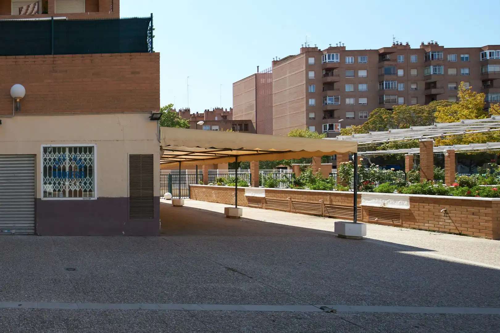 Vista exterior de Local de alquiler en Zaragoza con Aire acondicionado
