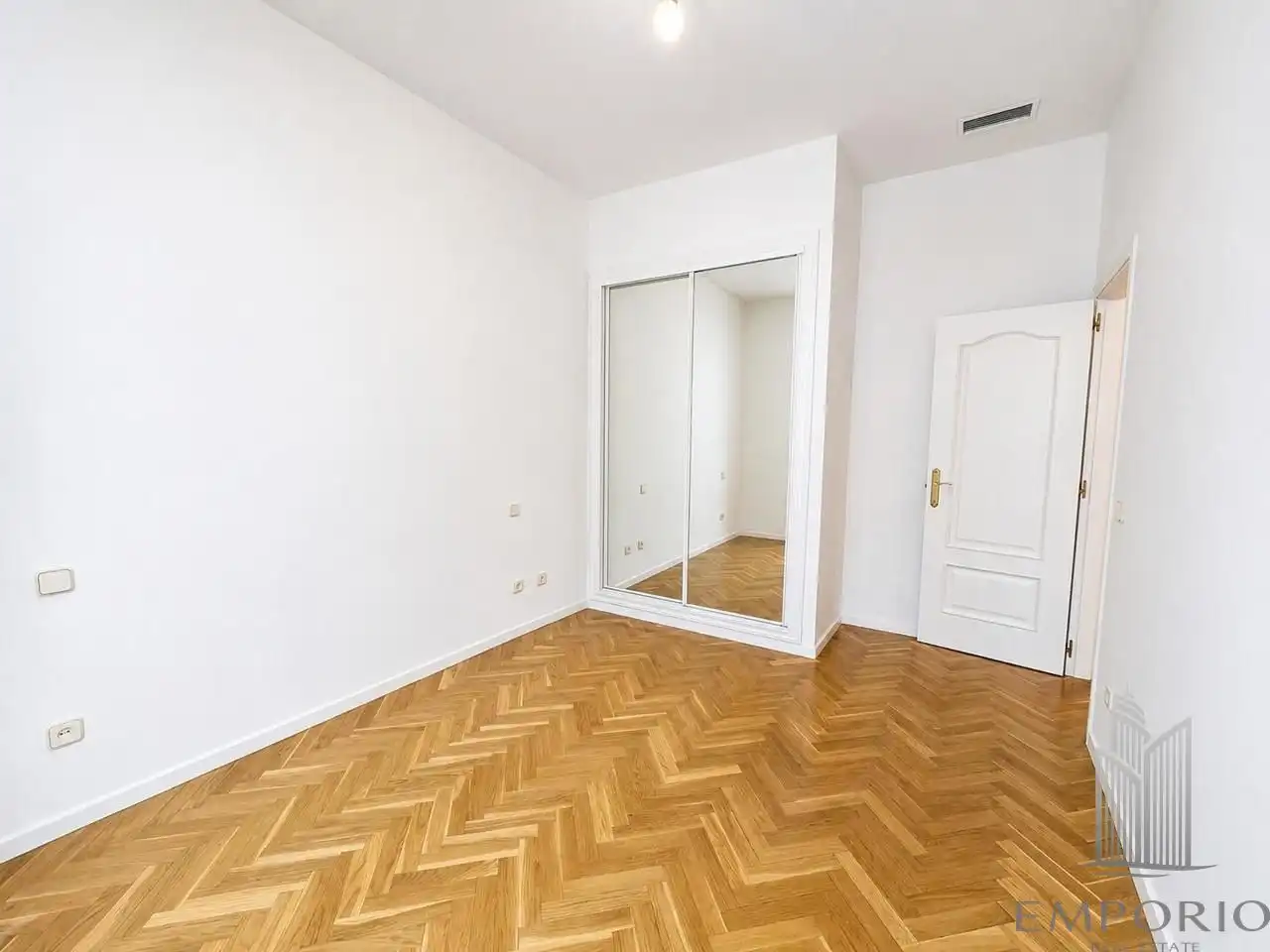 Bedroom of Flat for sale in Madrid  with Air Conditioner, Parquet flooring and Balcony