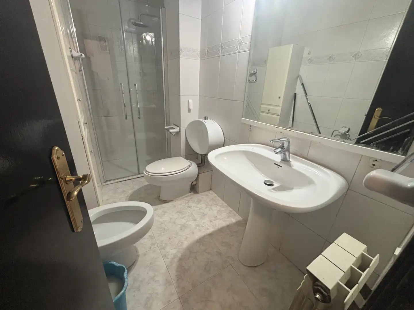 Bathroom of Apartments for rent in Lleida  with Furnished, Oven and Washing machine