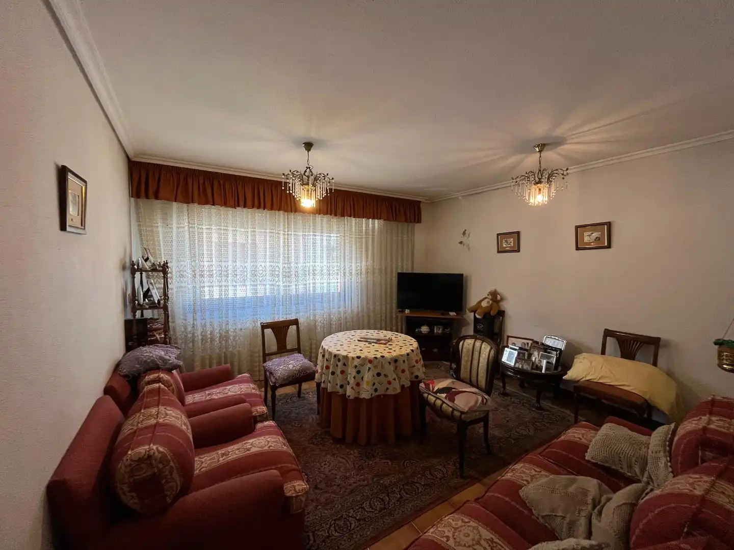 Sala d'estar de Casa o xalet en venda en Vigo  amb Calefacció, Jardí privat i Parquet