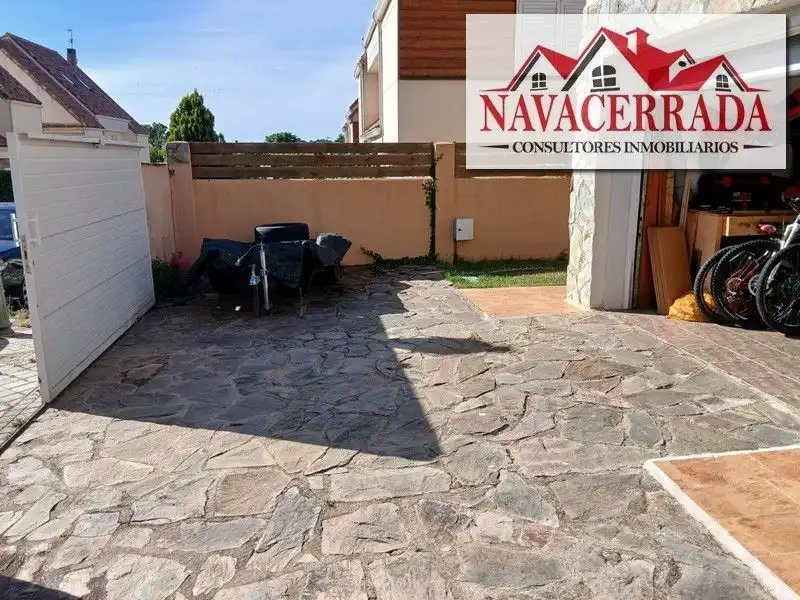Terrassa de Casa o xalet en venda en Navacerrada amb Calefacció, Jardí privat i Piscina comunitària