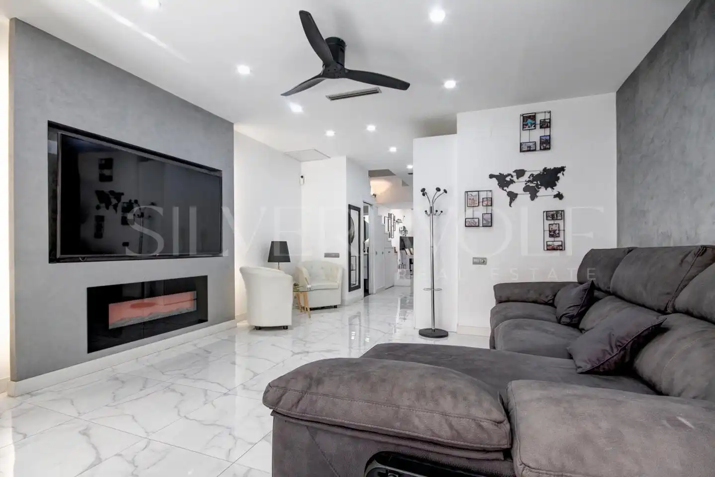 Sala d'estar de Dúplex en venda en Sant Feliu de Llobregat amb Aire condicionat, Jardí privat i Terrassa