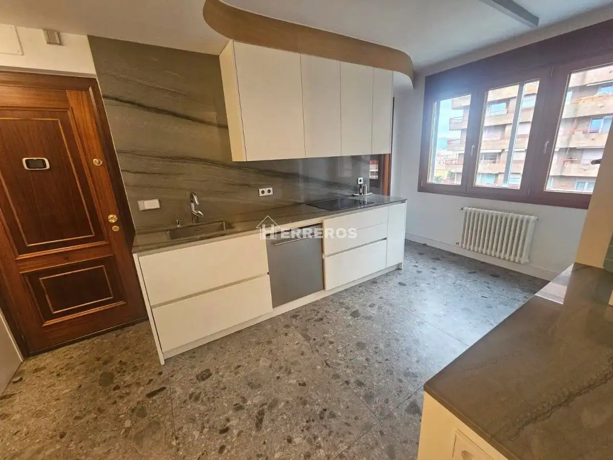 Kitchen of Flat for sale in  Logroño  with Heating, Terrace and Storage room
