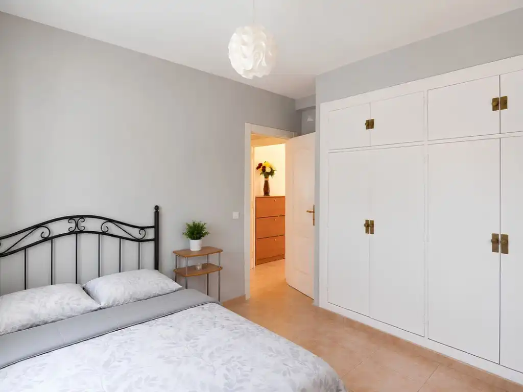 Habitación de Piso en venta en Fuengirola con Aire acondicionado, Amueblado y Horno