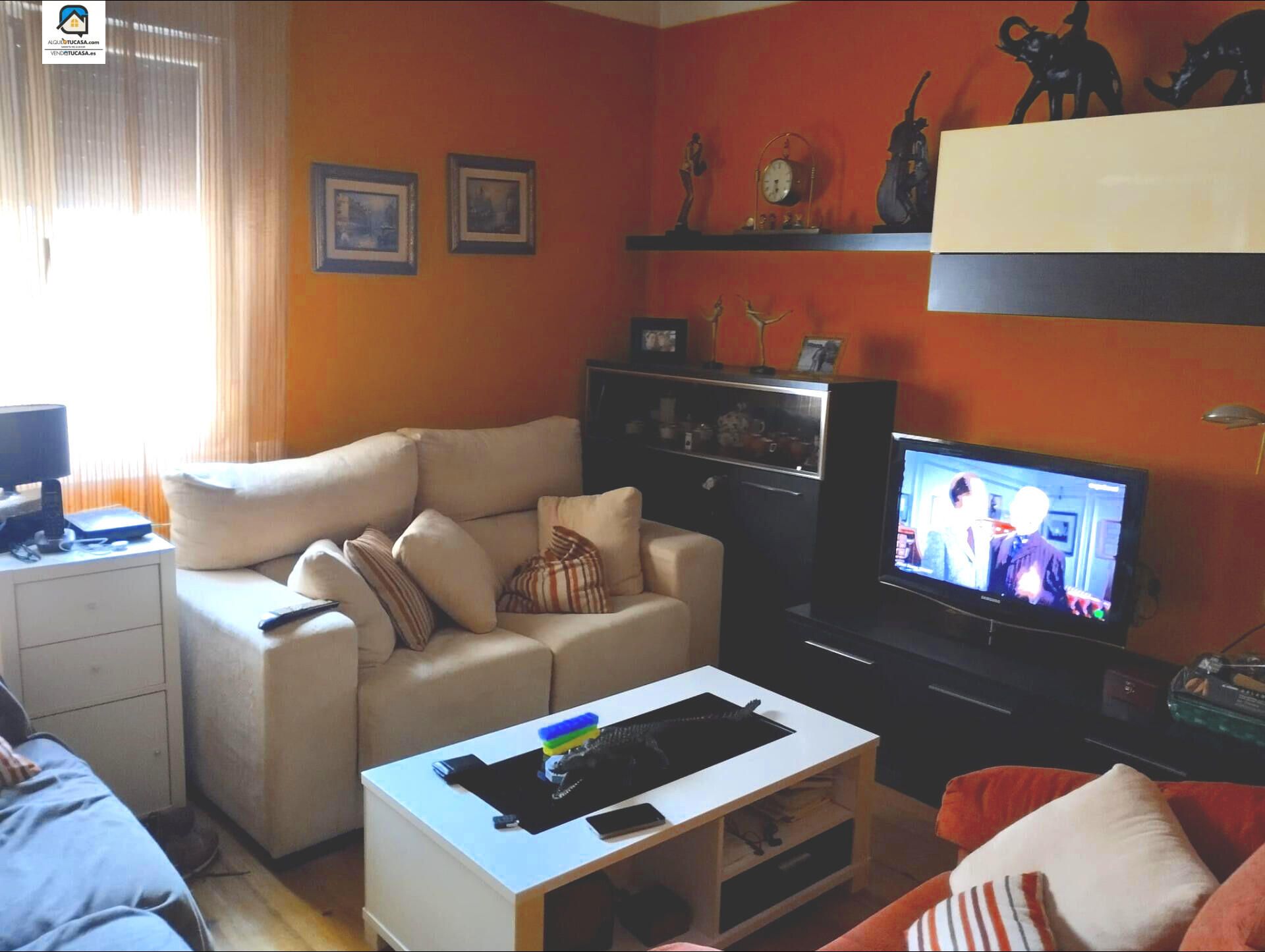 Sala d'estar de Pis en venda en Donostia - San Sebastián  amb Calefacció i Terrassa