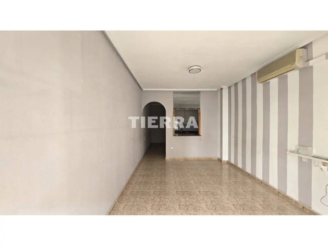 Flat with terrace for sale in Calle almudena