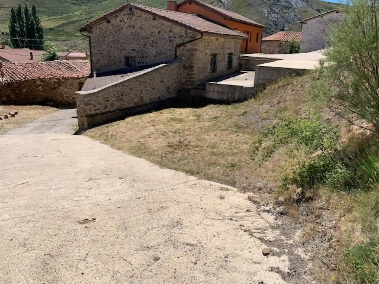 Casa o xalet en venda en La Pernía   amb Jardí privat
