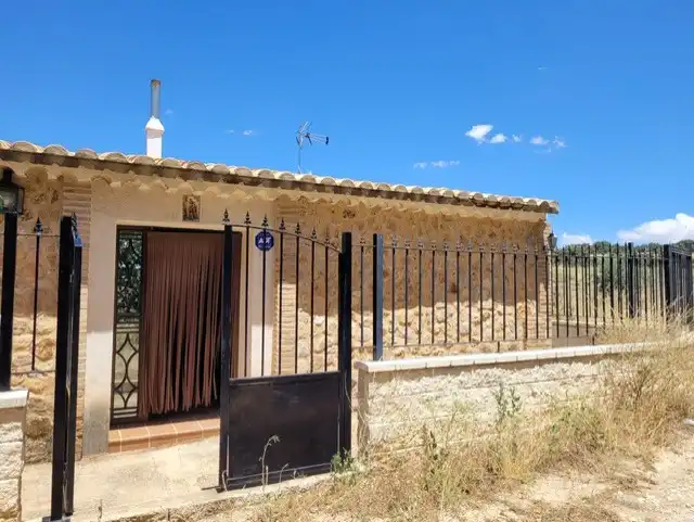 Vista exterior de Casa o xalet en venda en El Bonillo amb Aire condicionat, Calefacció i Moblat
