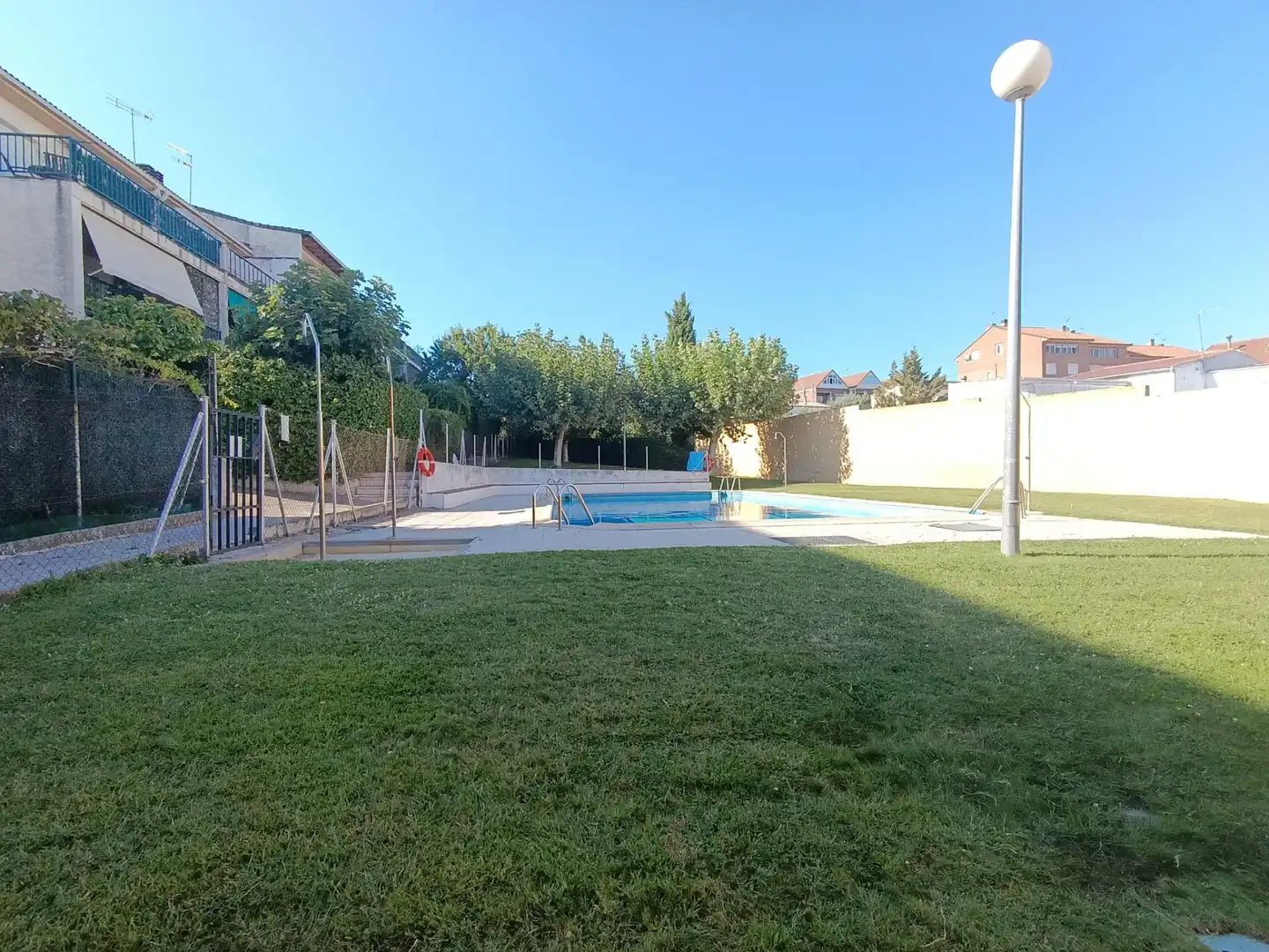 Piscina de Casa adosada en venta en El Molar (Madrid) con Calefacción, Jardín privado y Terraza