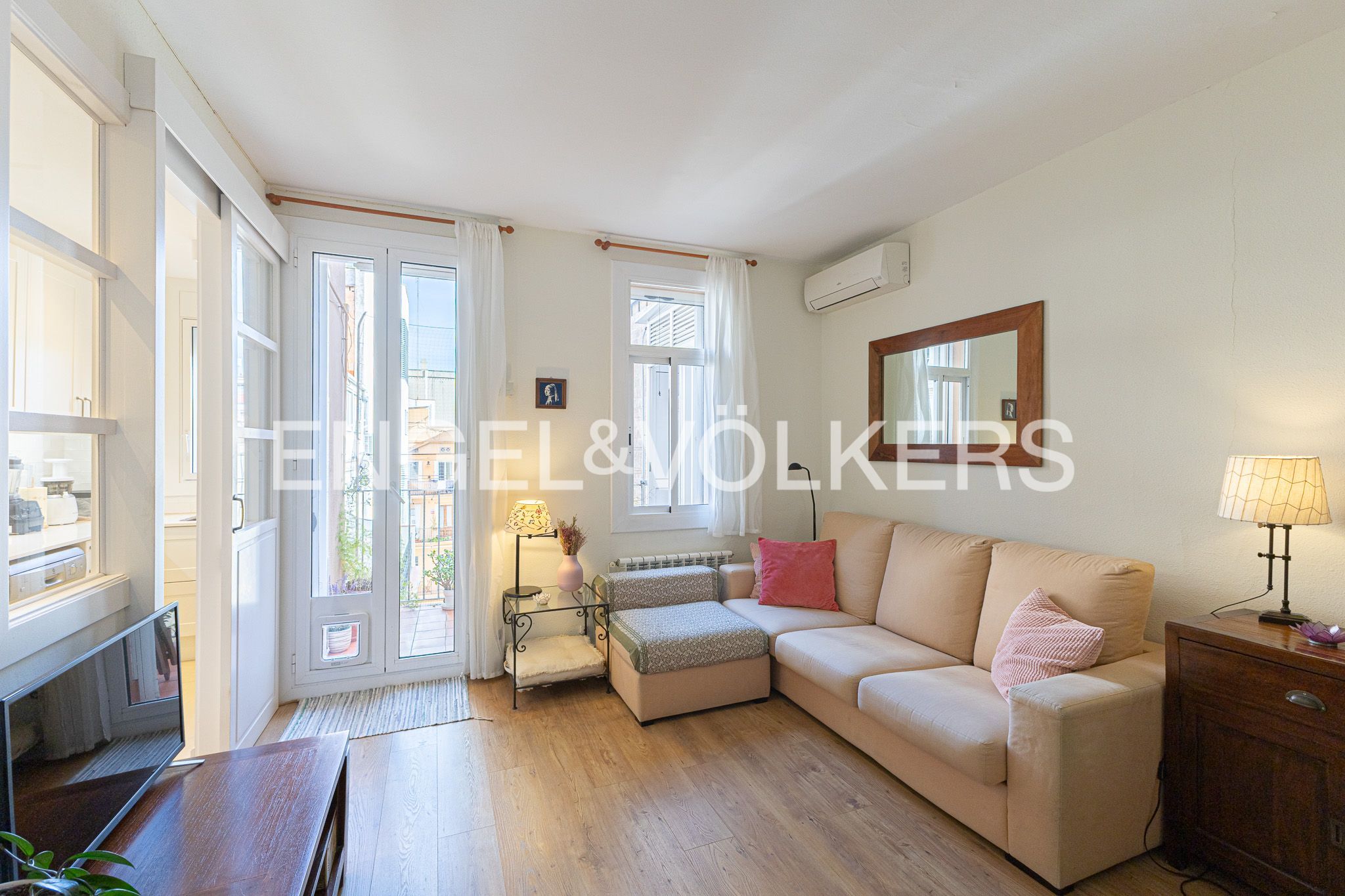 Living room of Apartment for sale in  Barcelona Capital  with Air Conditioner, Heating and Parquet flooring
