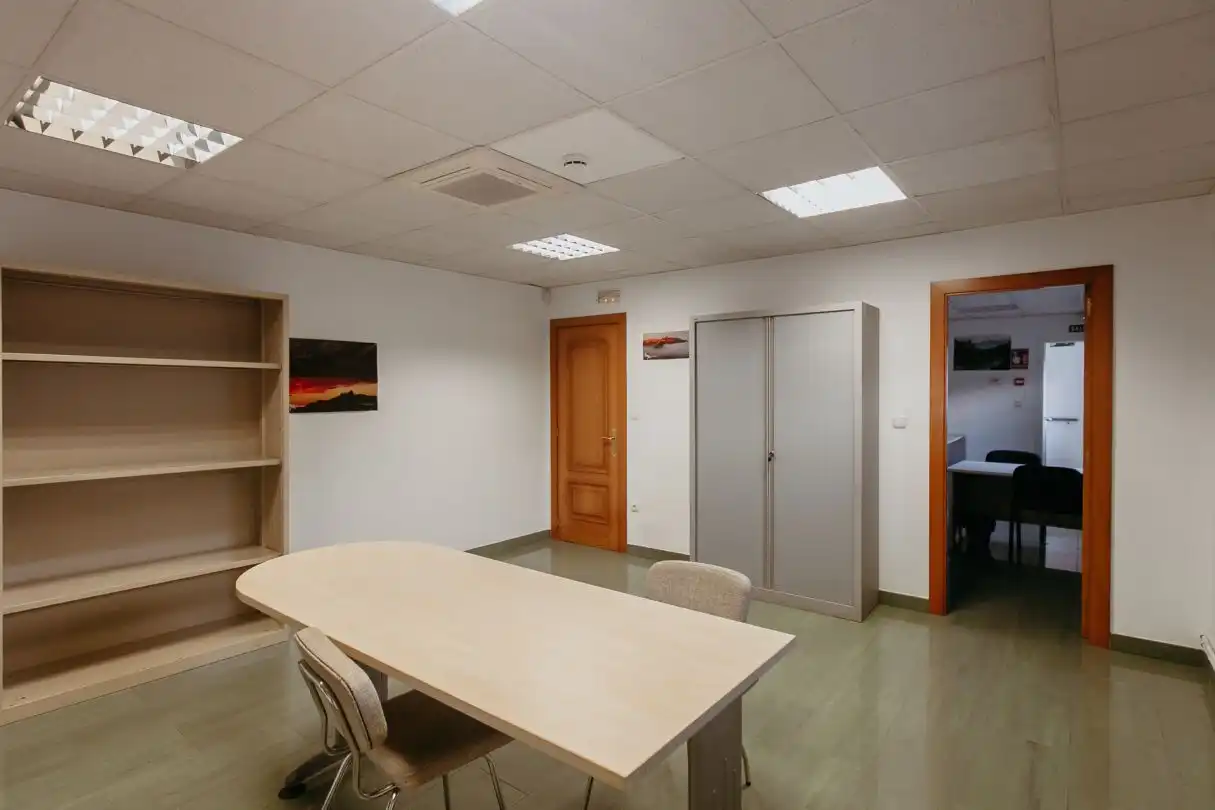 Oficina de alquiler en Huesca con Amueblado