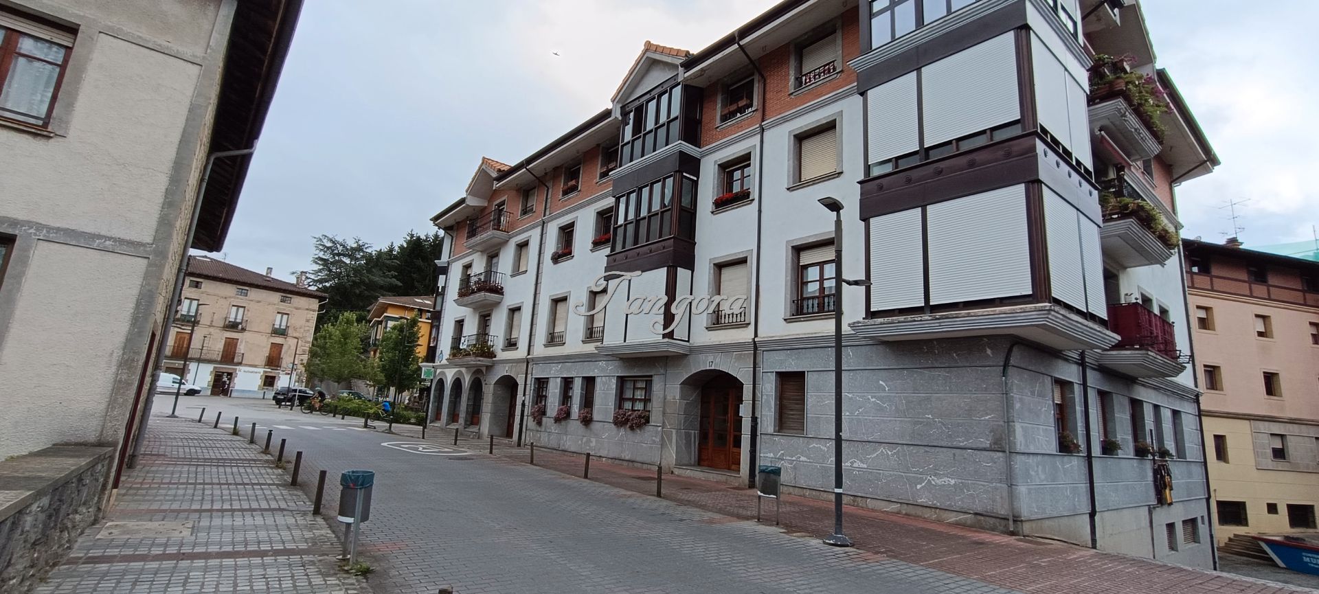 Außenansicht von Wohnung zum verkauf in Areatza mit Heizung, Parkett und Abstellraum