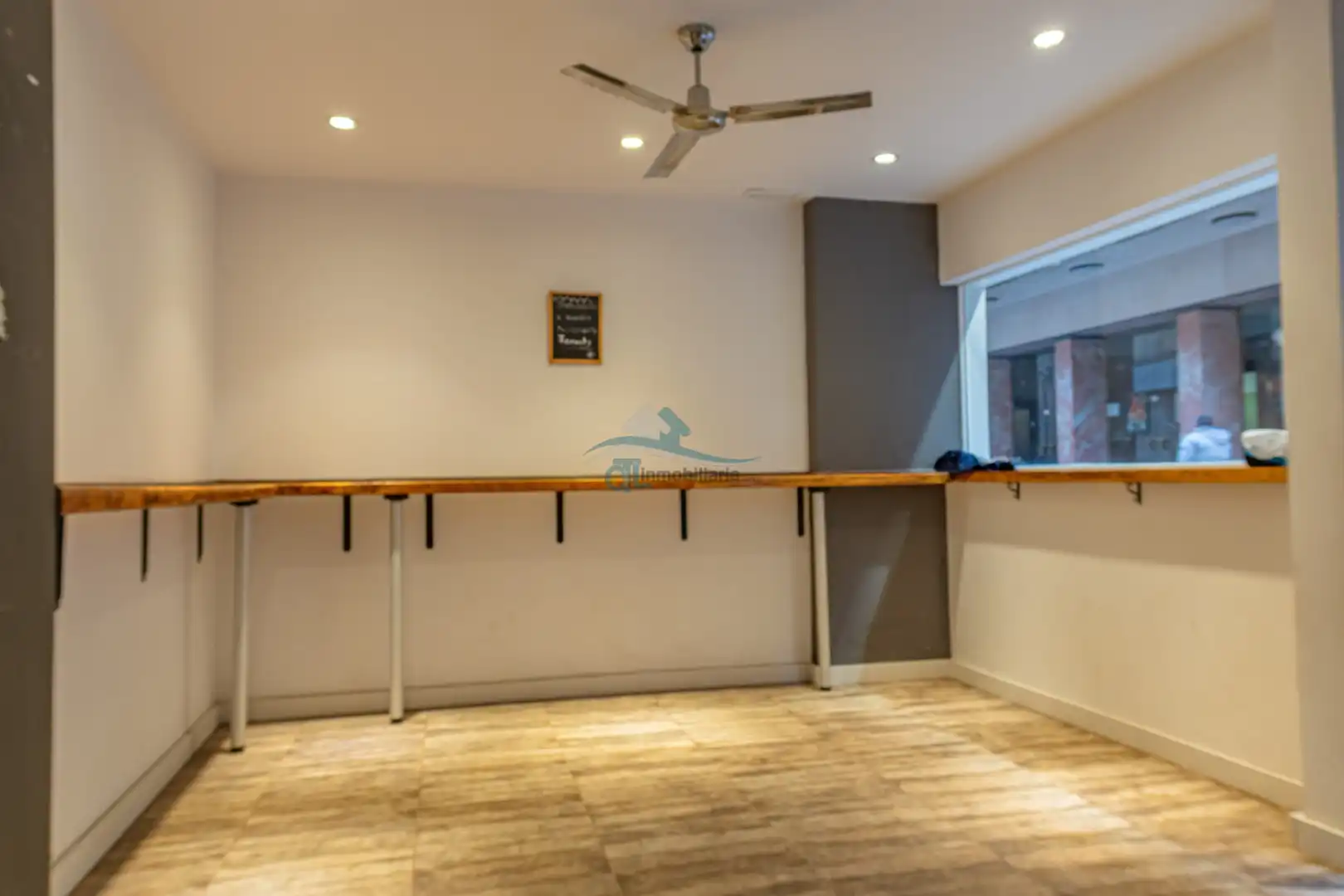 Commercial properties for rent in Linares  with Air Conditioner