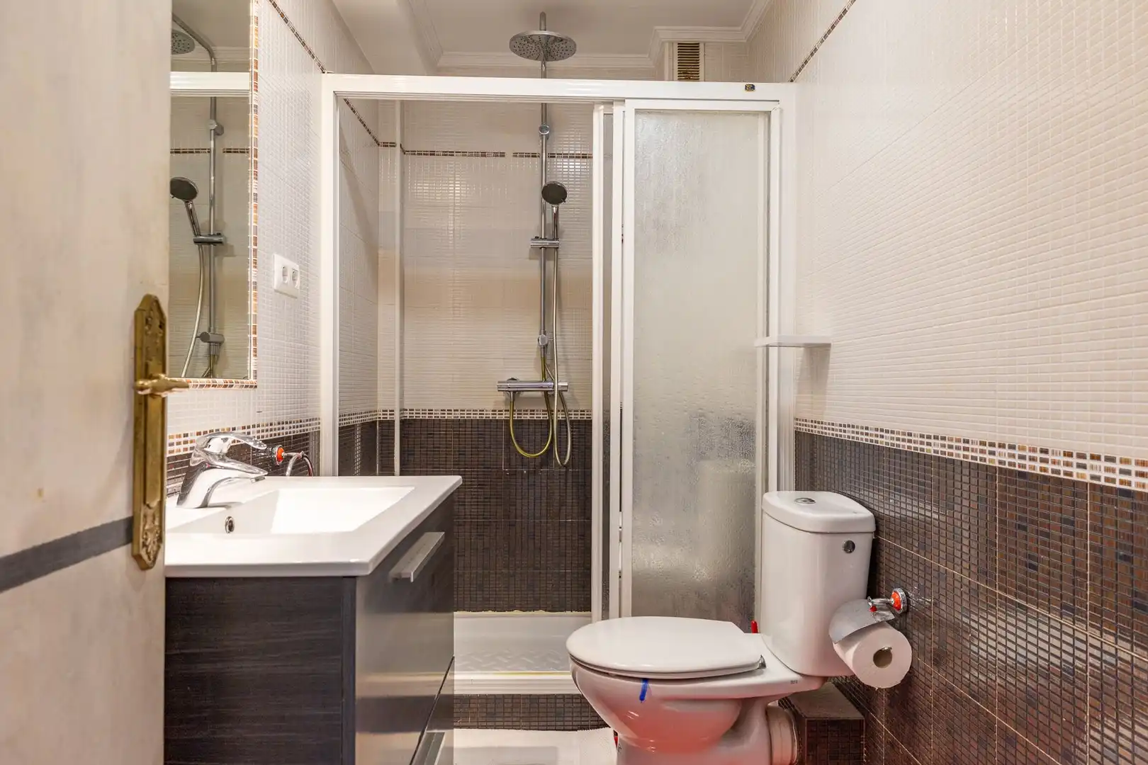 Badezimmer von Wohnungen zum Verkauf in Usera
