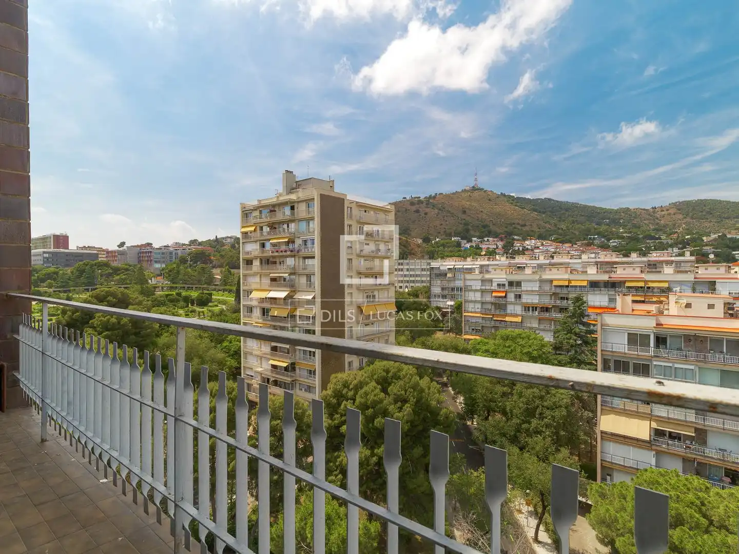 Außenansicht von Wohnung zum Verkauf in Barcelona mit Klimaanlage, Terrasse und Abstellraum
