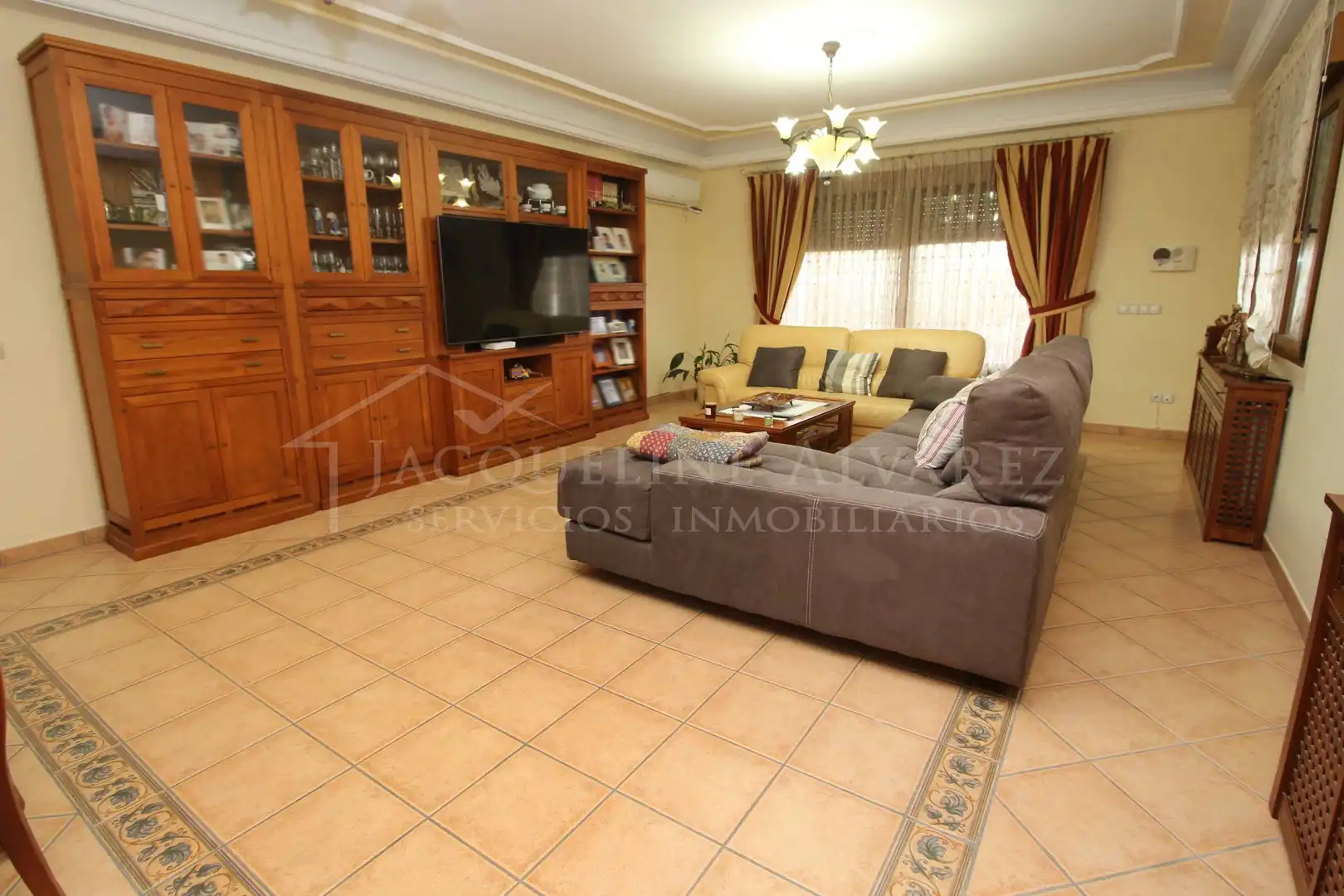 Sala d'estar de Casa o xalet en venda en Yeles amb Calefacció, Jardí privat i Piscina