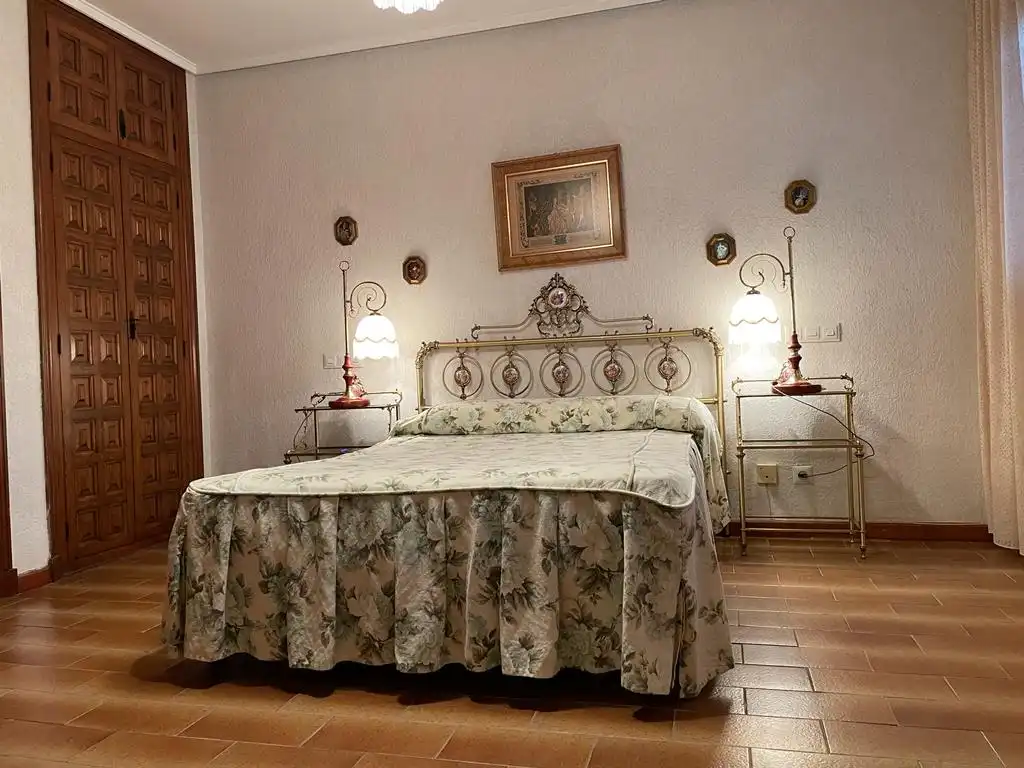 Dormitori de Casa o xalet en venda en Castañares de Rioja amb Calefacció, Jardí privat i Parquet