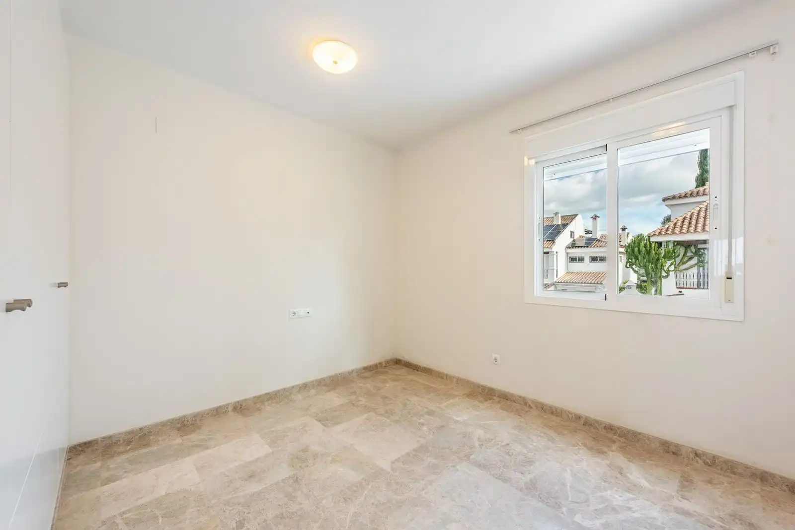 Habitación de Casa adosada en venta en Marbella con Aire acondicionado, Terraza y Internet