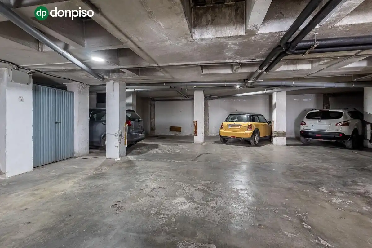 Parkplatz von Wohnung zum Verkauf in Granada