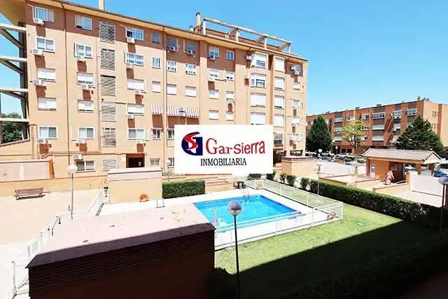Vista exterior de Piso en venta en Valdemoro con Calefacción, Trastero y Piscina comunitaria