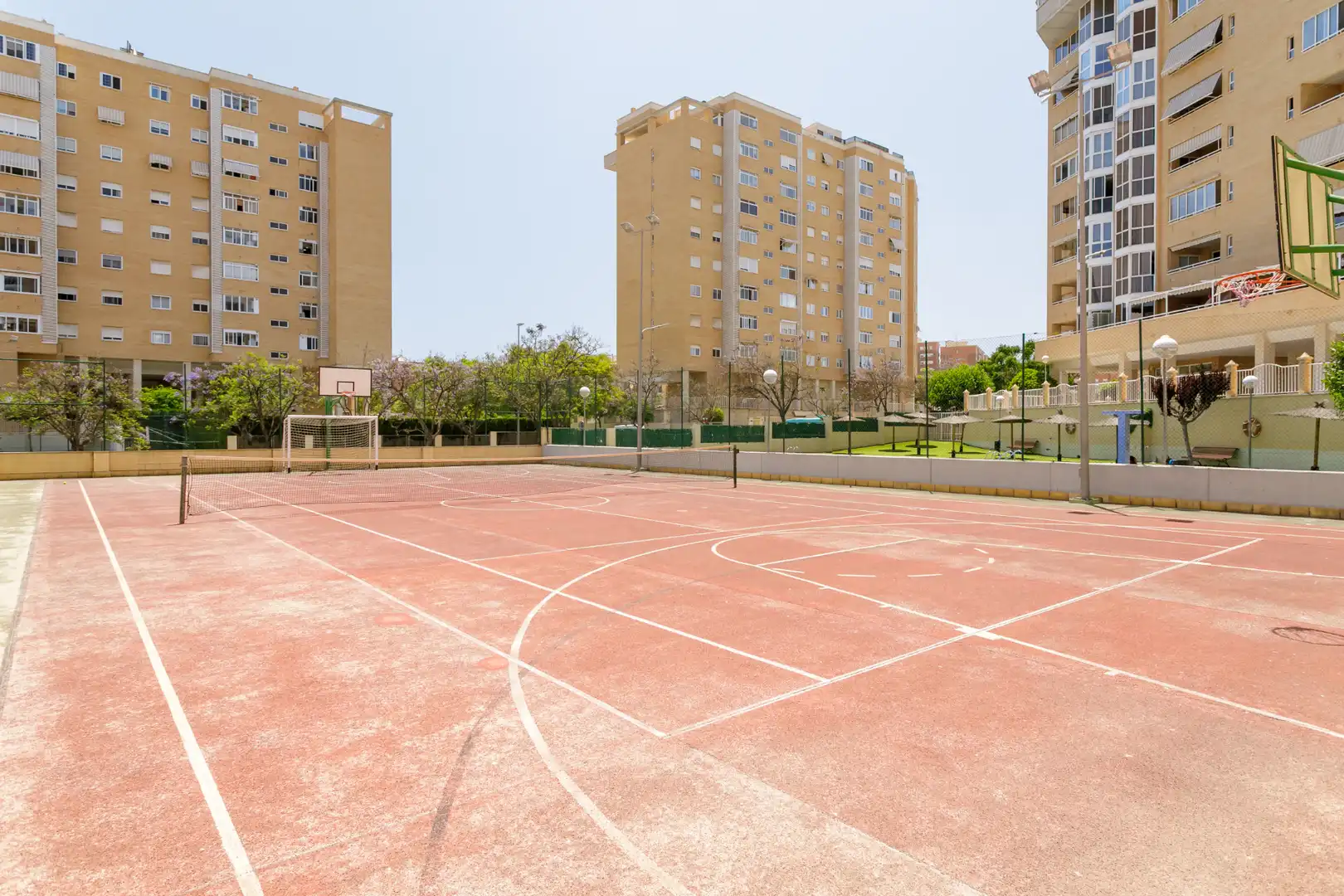 Vista exterior de Àtic en venda en Alicante / Alacant amb Aire condicionat, Calefacció i Jardí privat