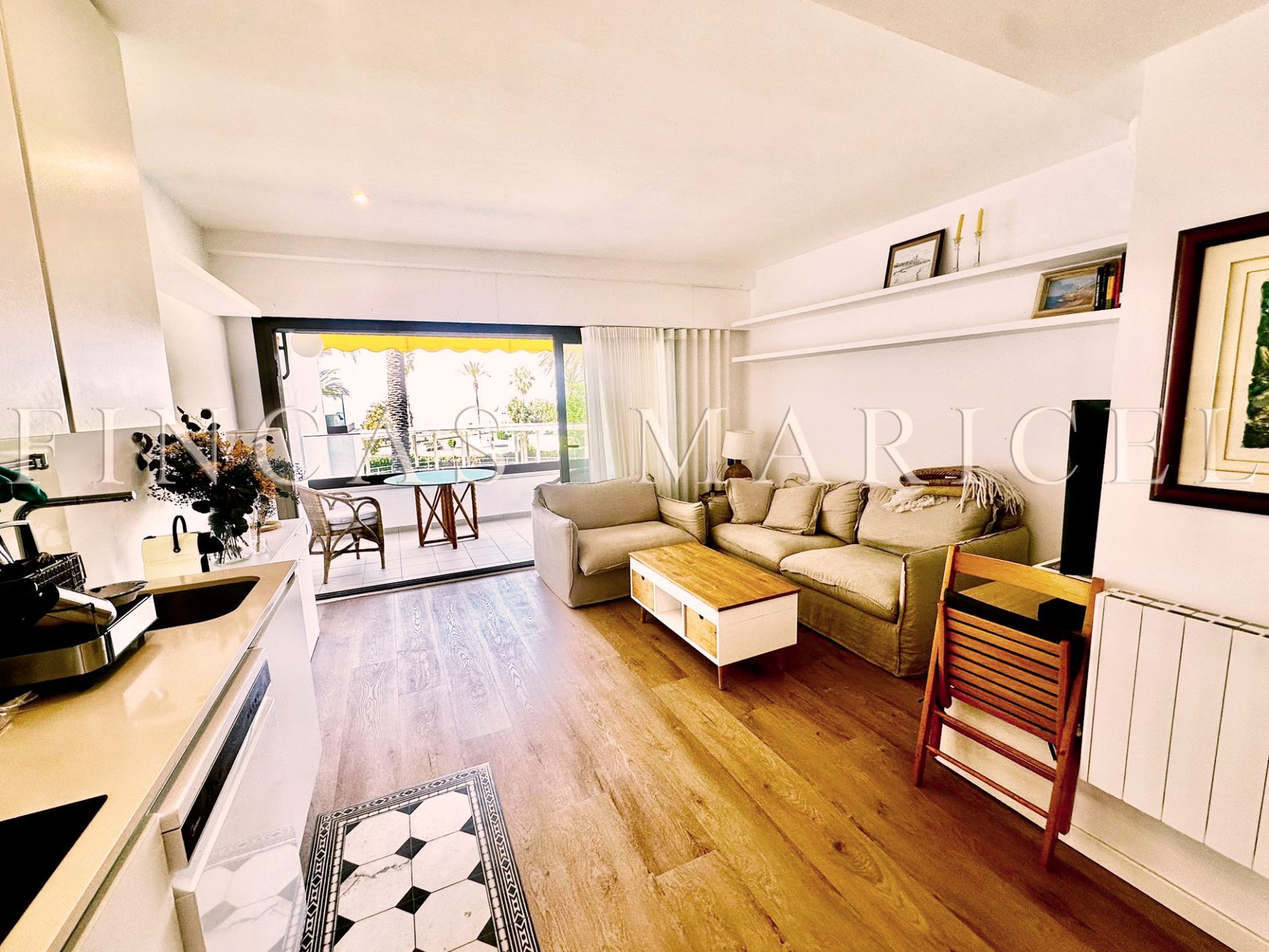 Living room of Flat for sale in Sitges  with Air Conditioner, Heating and Terrace