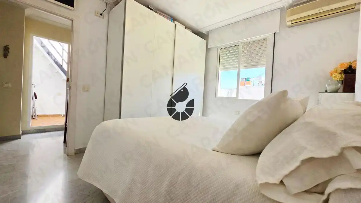 Habitación de Casa adosada en venta en Castilleja de la Cuesta con Aire acondicionado y Balcón