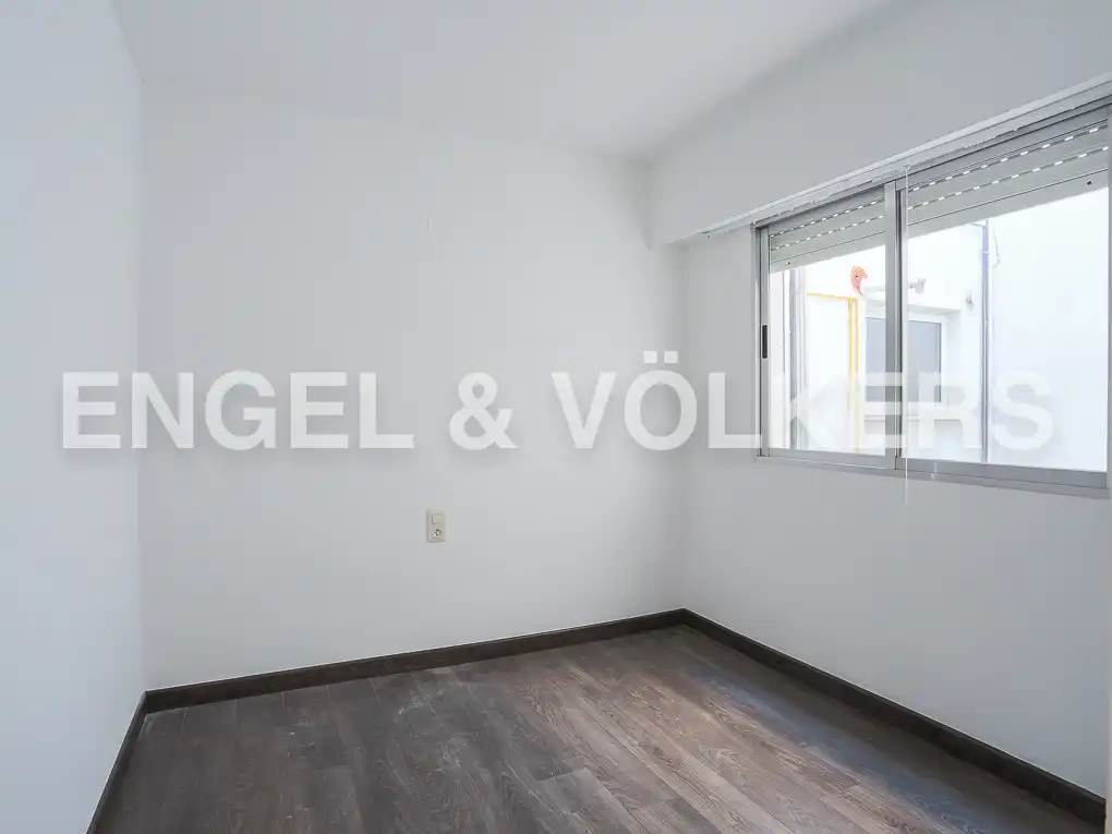 Schlafzimmer von Wohnung zur Miete in Valencia mit Klimaanlage, Heizung und Balkon