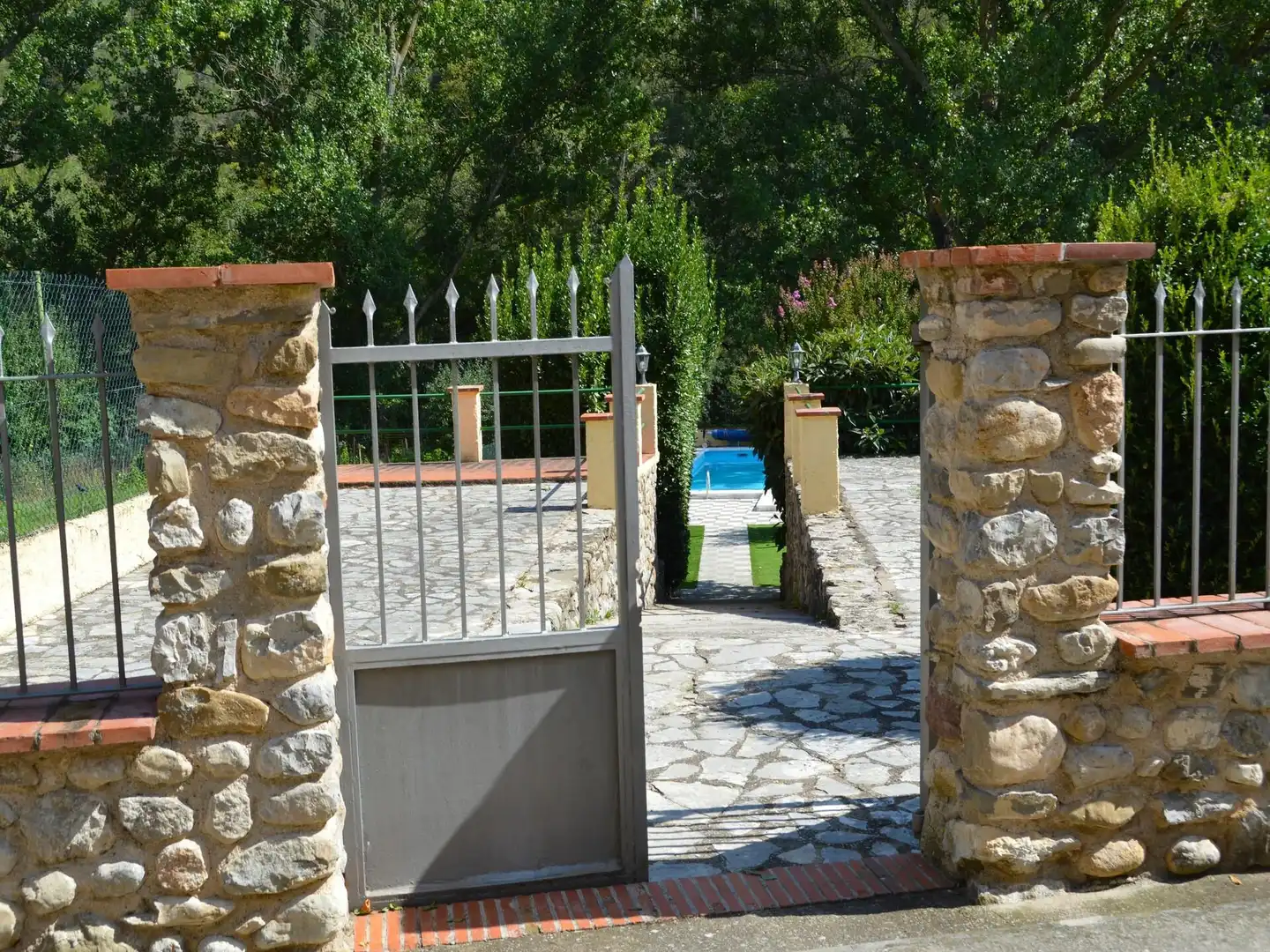 Piscina de Casa adosada en venda en Sant Llorenç de la Muga amb Jardí privat, Terrassa i Traster