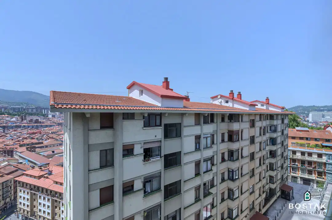 Außenansicht von Wohnung zum Verkauf in Bilbao  mit Heizung und Balkon