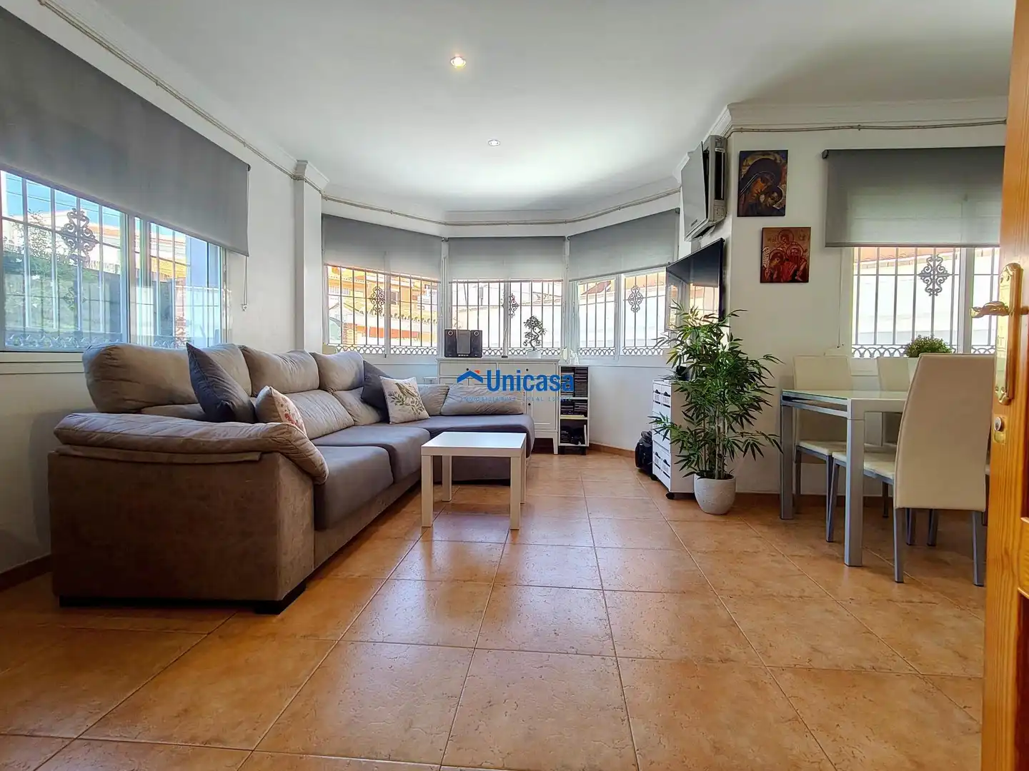 Sala d'estar de Casa adosada en venda en Málaga