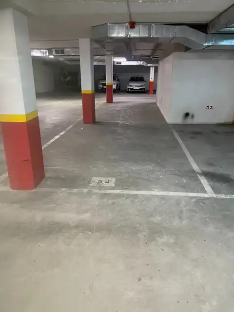 Parkplatz von Büro zur Miete in Santander mit Klimaanlage und Heizung