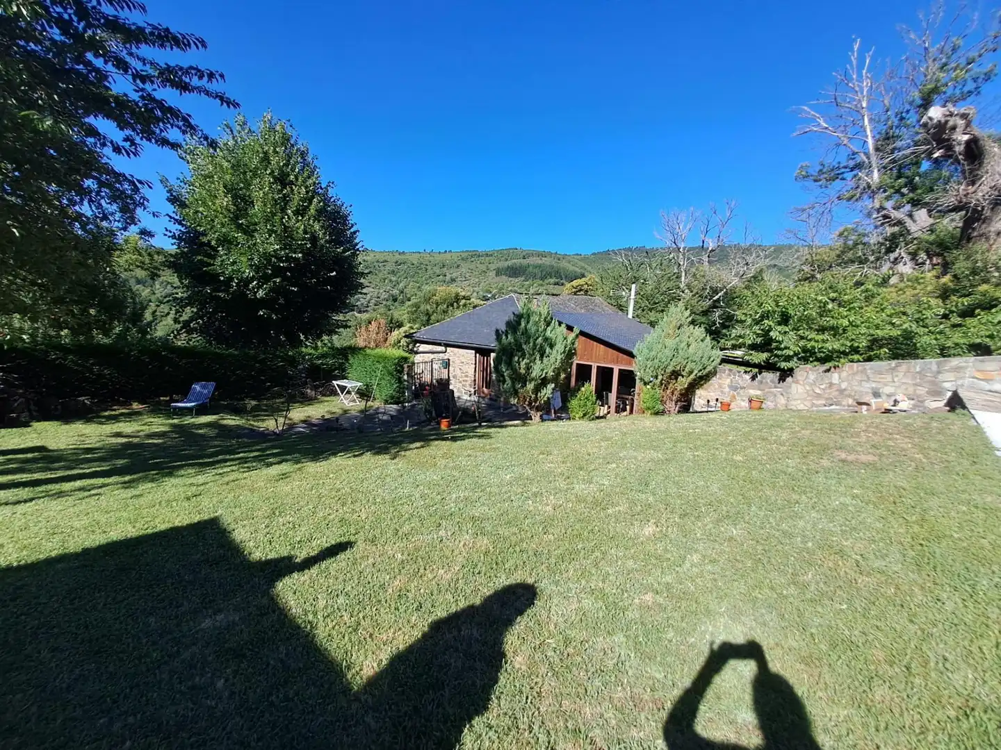 Jardí de Finca rústica en venda en Vega de Espinareda amb Calefacció, Piscina i Moblat