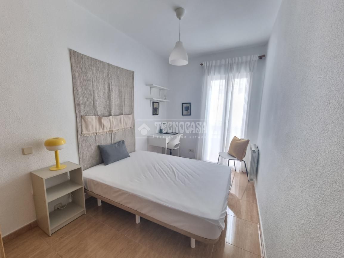 Habitación de Piso de alquiler en  Madrid Capital con Calefacción y Balcón