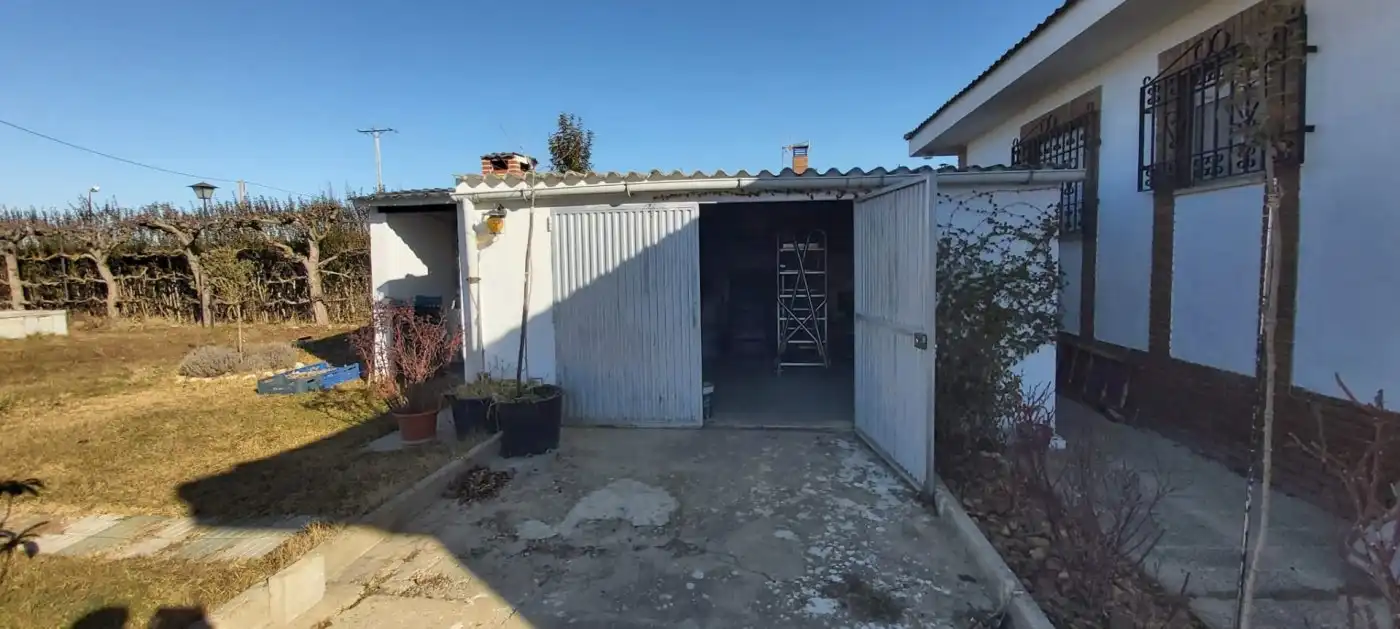 Vista exterior de Finca rústica en venta en Grijota con Piscina