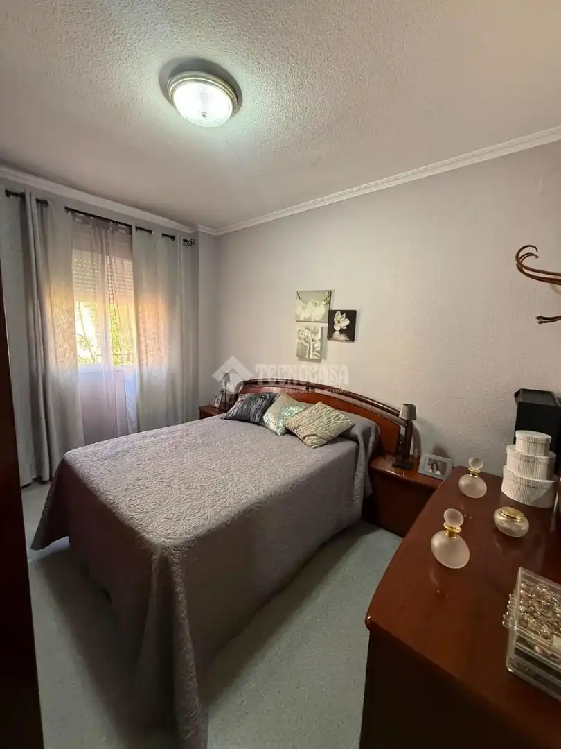 Habitación de Piso en venta en Sevilla con Trastero y Balcón