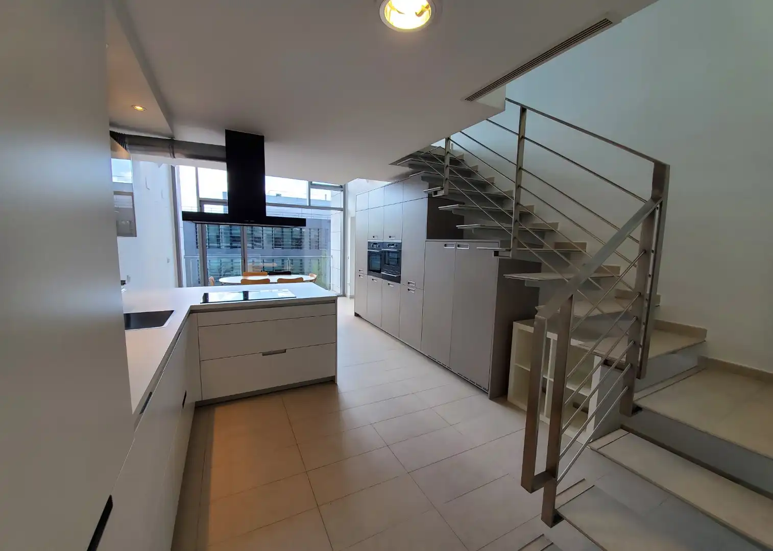 Cocina de Dúplex en venta en San Sebastián de los Reyes con Aire acondicionado, Calefacción y Terraza