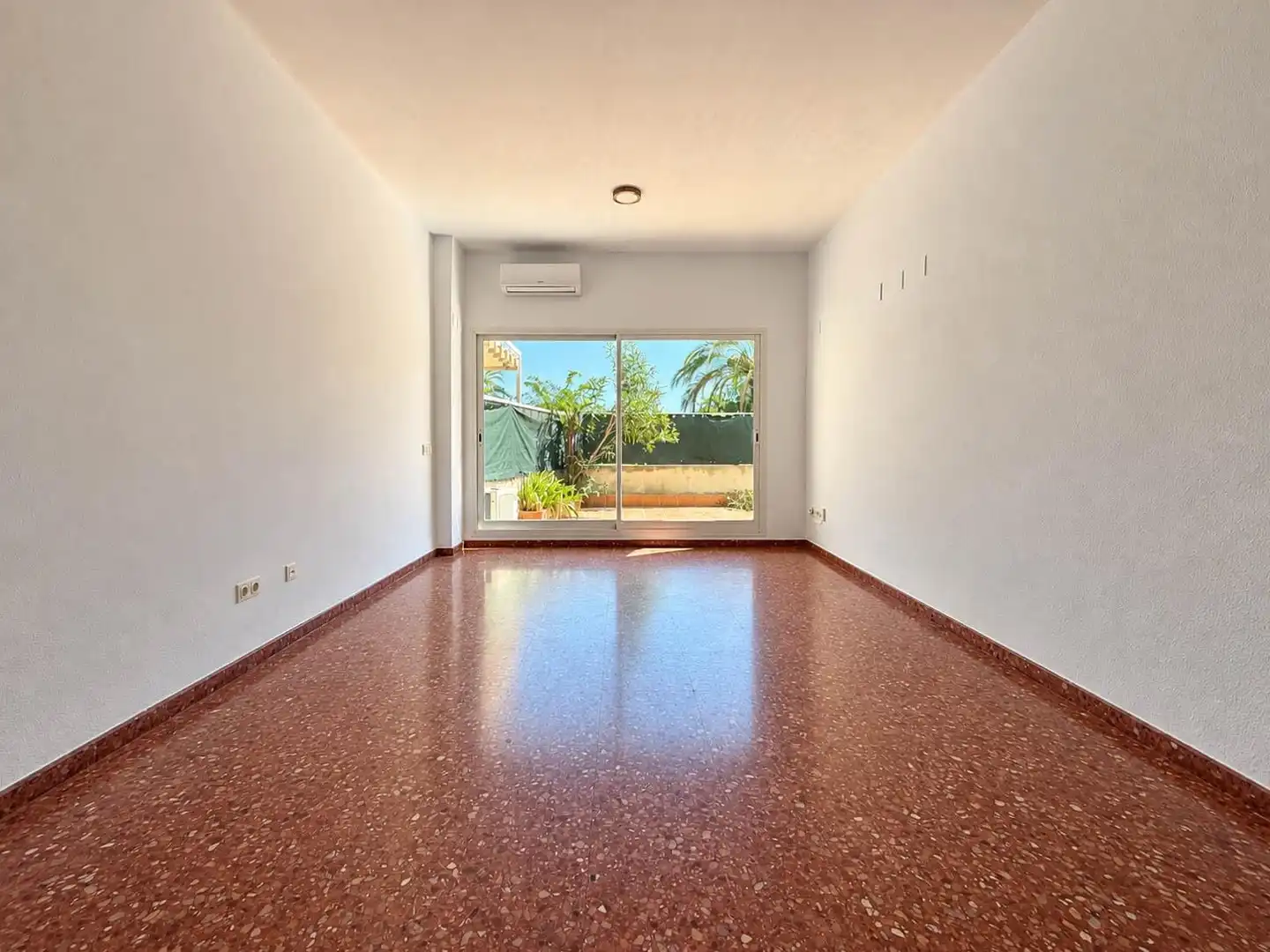Sala d'estar de Pis de lloguer en Paterna amb Terrassa i Piscina comunitària