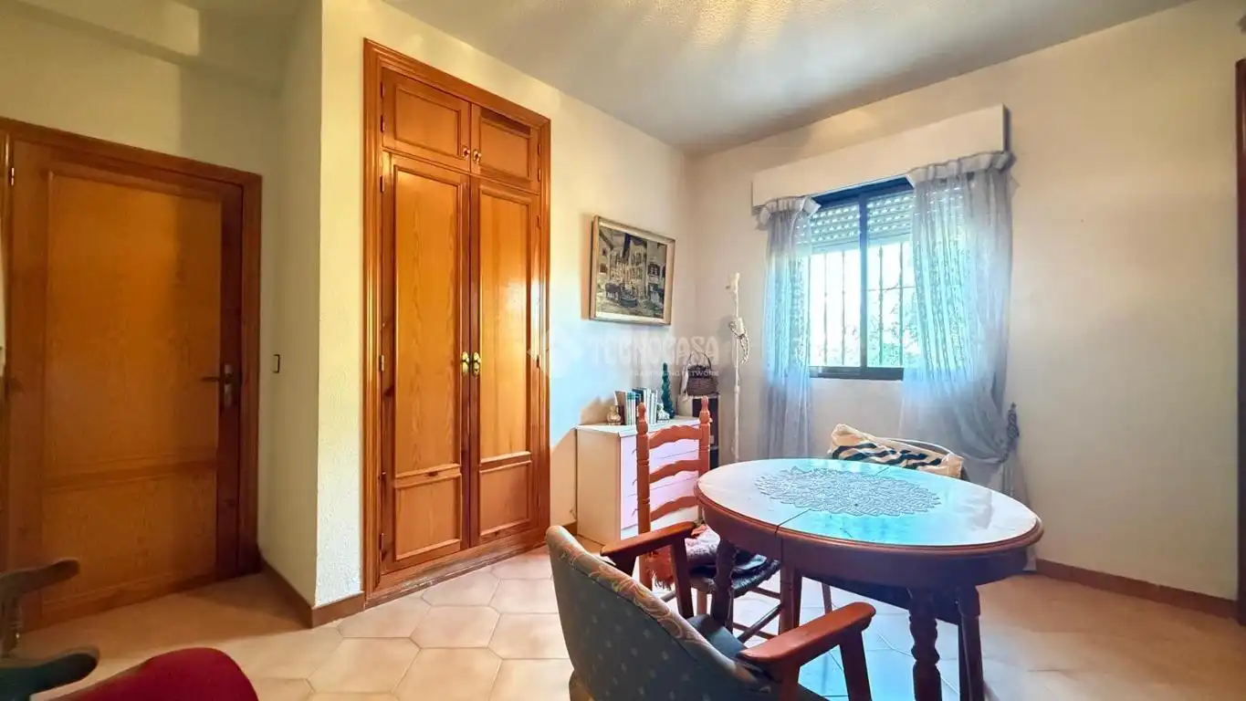 Comedor de Casa adosada en venta en Camarena con Calefacción, Trastero y Piscina comunitaria